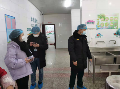 <b><b>同时以校园周边小卖部、餐饮店、饮品为沉点单</b></b>